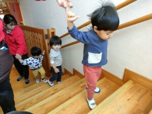 テラスに電車を見に行ったよ！(佐々木）