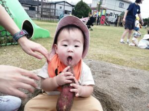 乳児組♡さつまいも掘りごっこ(峰岸)