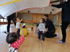 ホールで遊ぶさくらんぼ組♡（大橋）