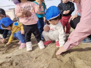 さつまいも掘りごっこをしたよ！（落合）