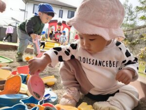 ぽかぽか陽気の中で、のびのびあそび（井上）