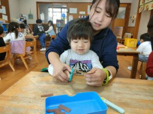 ハサミでちょきちょき（本間）