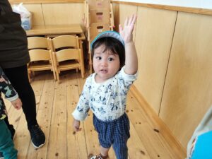 落ち葉ぱらぱら（片寄）