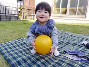 砂場とボール楽しいね♪（大須賀）