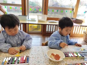 クレヨンで制作したよ(青木)