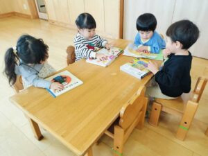 にじ組朝の会の様子（橋本）