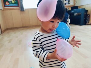 わあ！風船くっついた☆（西村）