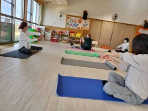 ☆「親子ヨガ」☆(青柳)