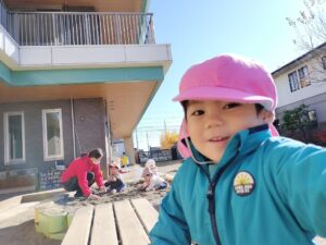 みつば保育園の園庭となのはな保育園であそんだよ。(山縣)