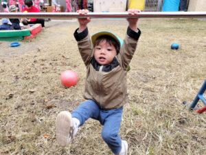 園庭遊び楽しいな！　(浅野)