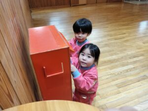 ゆうびんやさんごっこ（渡邊と）