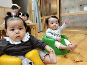 風船に興味津々！（福田）