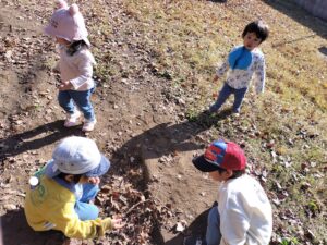 落ち葉いっぱい（宮嶋）