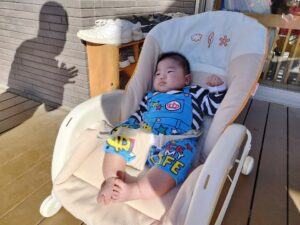 日光浴は気持ちいな♪（江藤）