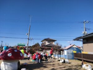 12月12日　寒い日も元気に外遊び☆（小林）