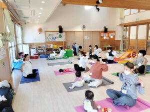 ☆「親子ヨガ」☆(青柳)