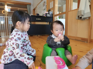 お兄さんお姉さんと遊んだよ（小原）