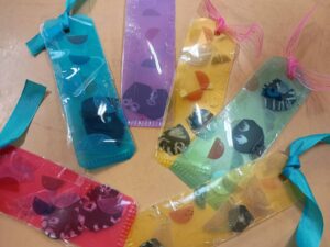 しおり作り（小井田）