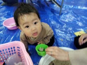 1月6日　室内砂遊び（石崎）