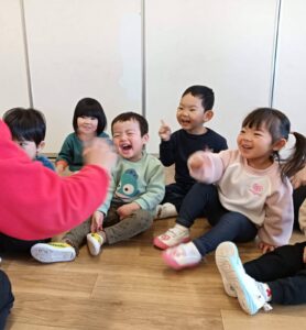 １歳児・英語遊びの様子（小峰）