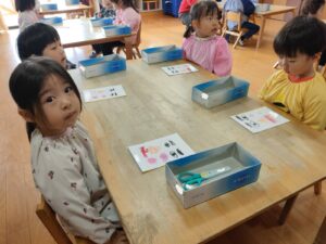 ハサミチョキチョキ☆福笑い作り！(鈴木)