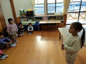 シール貼り遊びをしたよ☆（加藤）