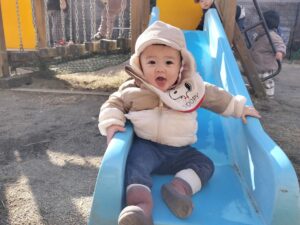 みつば保育園の園庭で遊んだよ（早乙女）