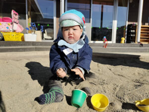 砂遊び、楽しいな（小原）