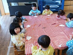 ひな祭り制作の様子（小峰）