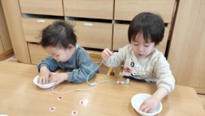 ストローの紐通しに挑戦！（神野）