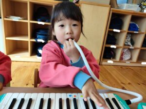 鍵盤ハーモニカの練習をしたよ♪(尾崎)