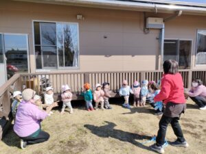 3月11日　みんなでしっぽ取り遊び♪（井上）