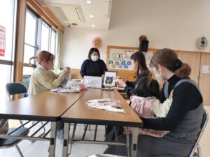 ☆「ベビー服アート」☆（青柳）