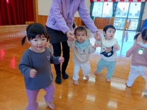 ホールで遊んだよ♪（日向野）