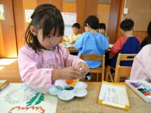 絵の具制作をしました☆（加藤）