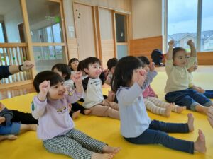 体操も戸外遊びも元気いっぱいの一日！（井上）