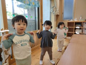 朝の会といちごの制作🍓(橋本)