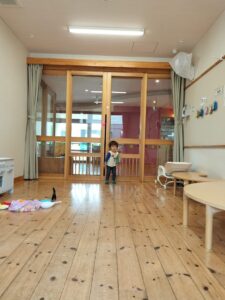 戸外遊びに室内遊び(江藤）