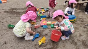 外遊び、楽しいな♪(横山)