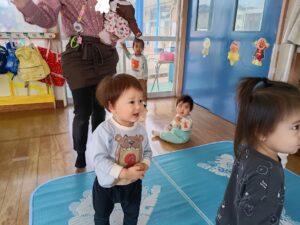 みんなでダンス♪(鳥居)