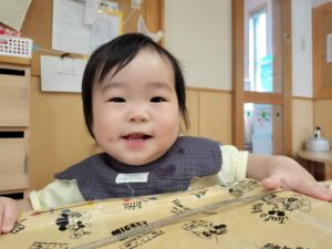 室内遊びでハイハイ競走！（稲葉）