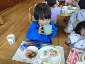 6月12日　たいよう組だいすきハヤシライス♡　（松下）
