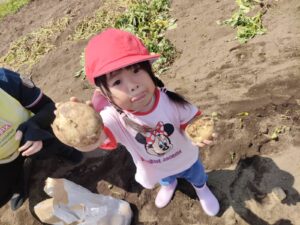 6月19日　じゃがいも掘ったよ（園部）