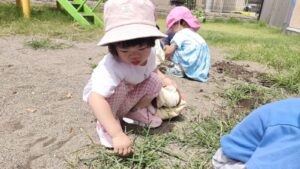 園庭で遊んだよ♪（続橋）