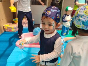6月24日　お兄さん、お姉さんとプールで遊んだよ！！(松島)