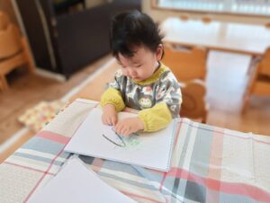 マーブルクレヨンで遊んだよ。(小島)