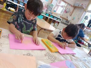 父の日制作の様子（奥津）