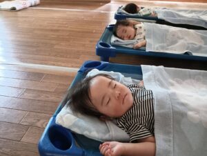 ０歳児クラス・午睡の午睡の様子（小峰）