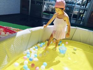 プールに入ったよ♪（岩上）