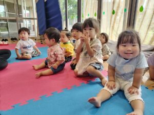 乳児組の楽しい集会♪（佐伯）